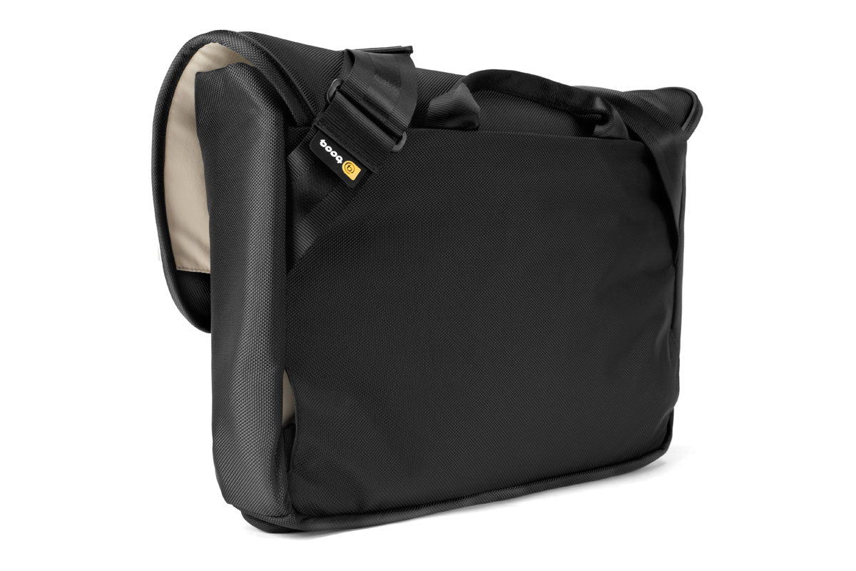 booq boa shift backpack for 15-inch laptop bshl-gft Boa courier 15 | Elegant shoulder bag for 15-inch MacBook Pro