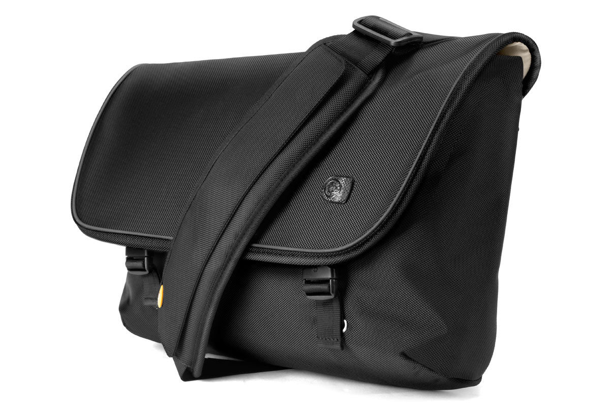 booq boa laptop backpack Boa courier 15 | Elegant shoulder bag for 15-inch MacBook Pro
